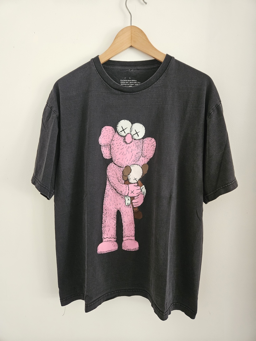 KAWS x Uniqlo Pink BFF Shirt Mens Large